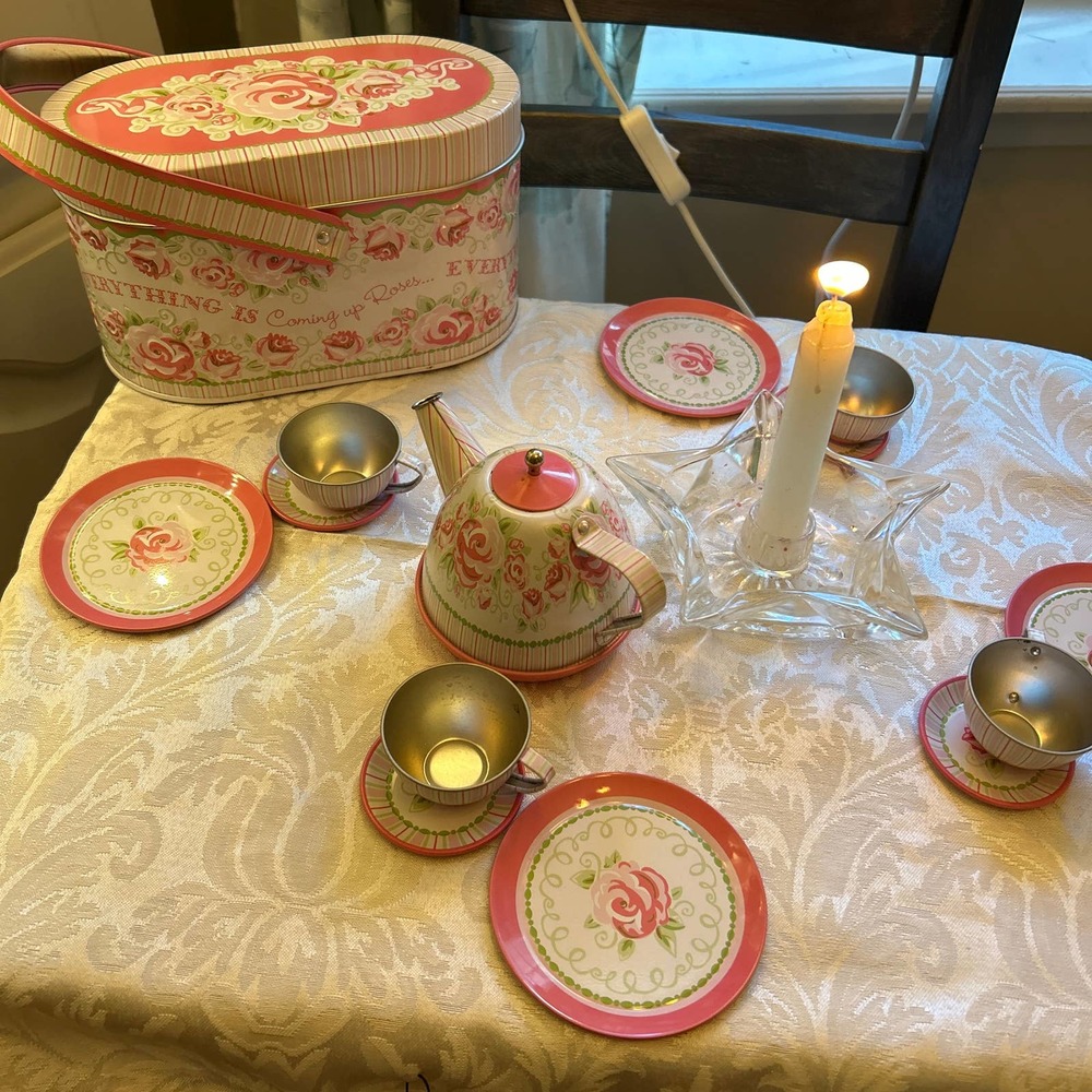 Tin tea set. “ everything‘s coming up roses”